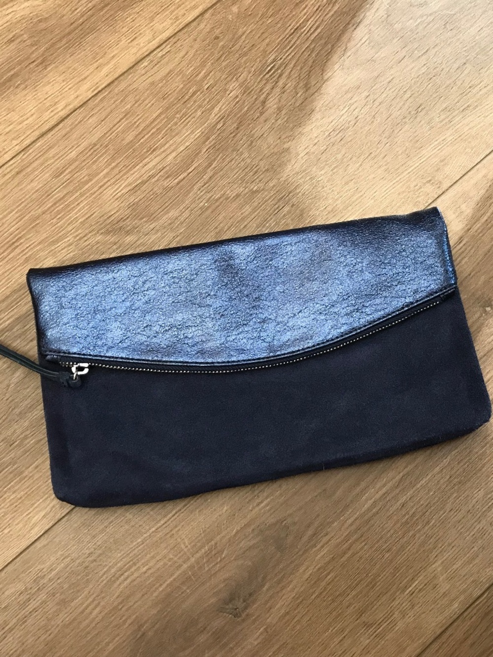 BANANA REPUBLIC CLUTCH